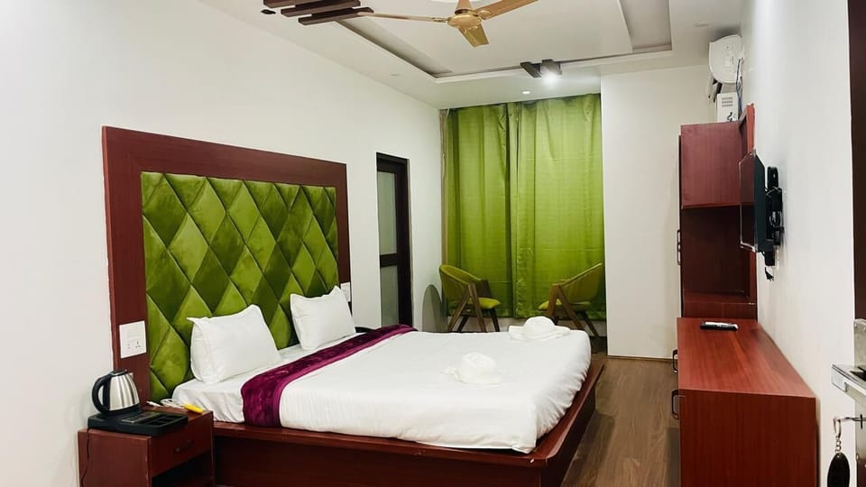 Superior Room | Iron/ironing board (on request), WiFi (free)