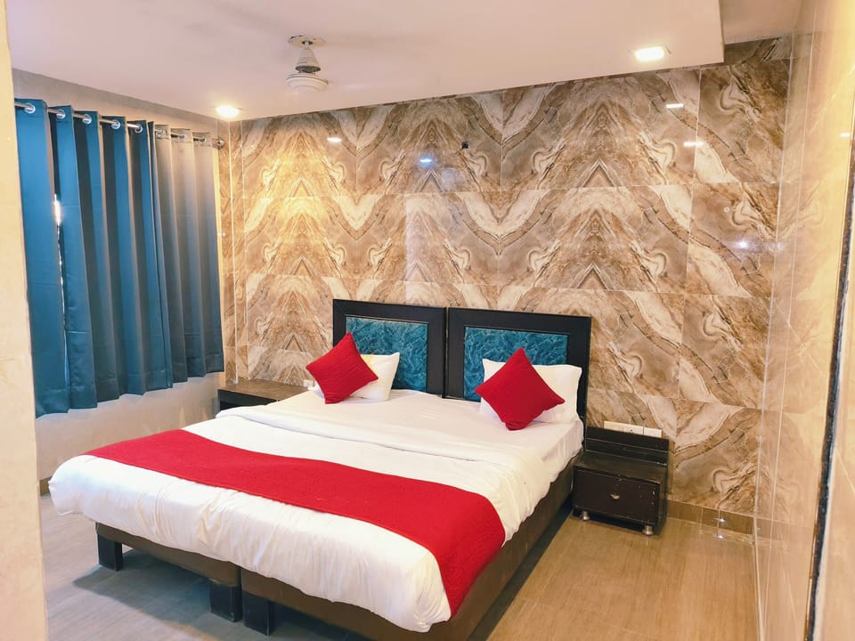 Deluxe Double Room | Free WiFi, bed sheets