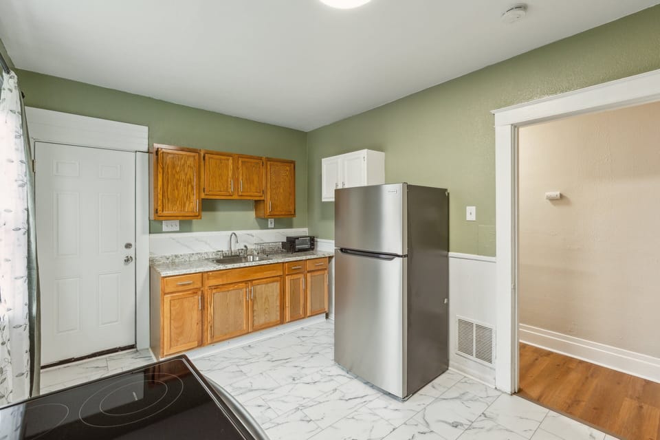 Apartment, 3 Bedrooms | Private kitchen | Fridge, oven, coffee/tea maker, toaster