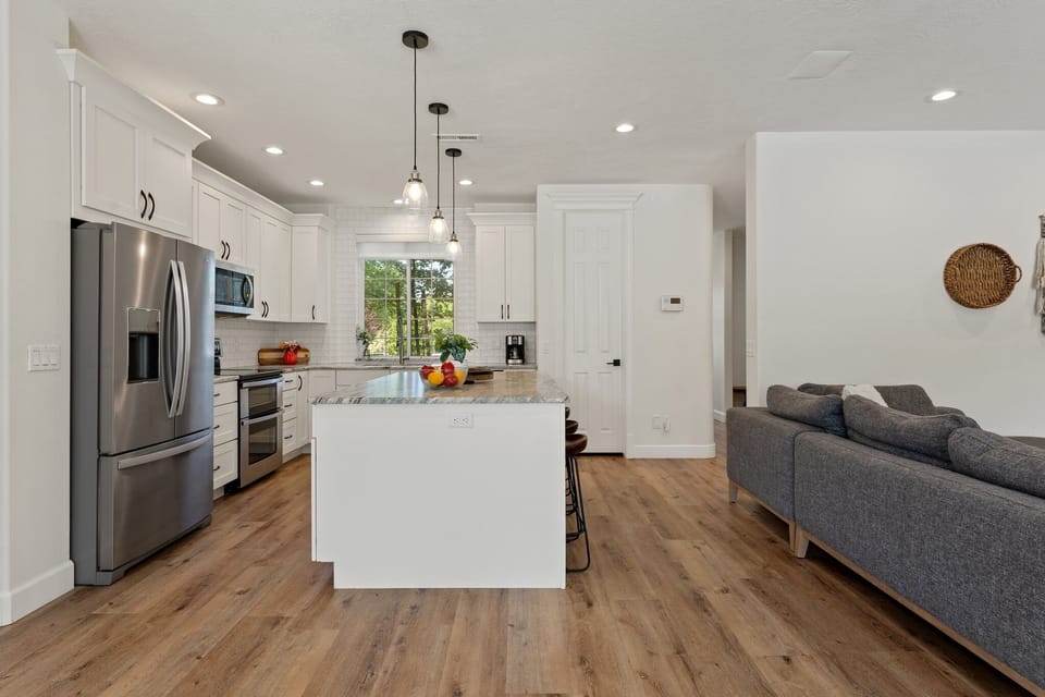 House, 6 Bedrooms | Private kitchen | Coffee/tea maker, fridge, oven, toaster