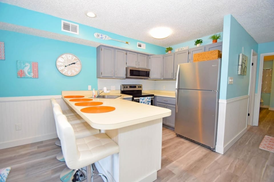 Condo, 1 Bedroom | Private kitchen | Fridge, coffee/tea maker, toaster