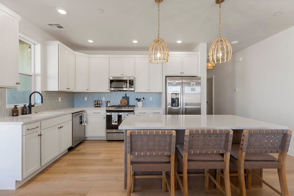 Condo, 3 Bedrooms | Private kitchen | Fridge, oven, coffee/tea maker, toaster
