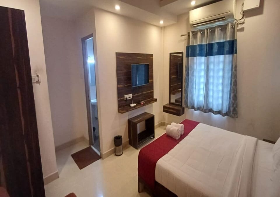 Superior Room, 1 King Bed | Desk, free WiFi