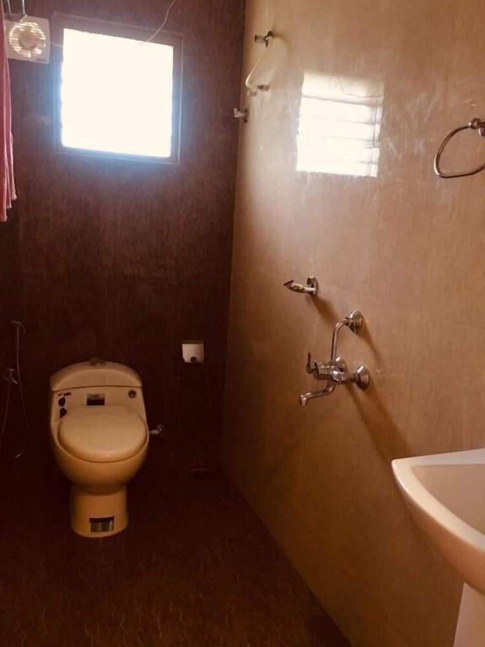 Shower, towels, soap, shampoo