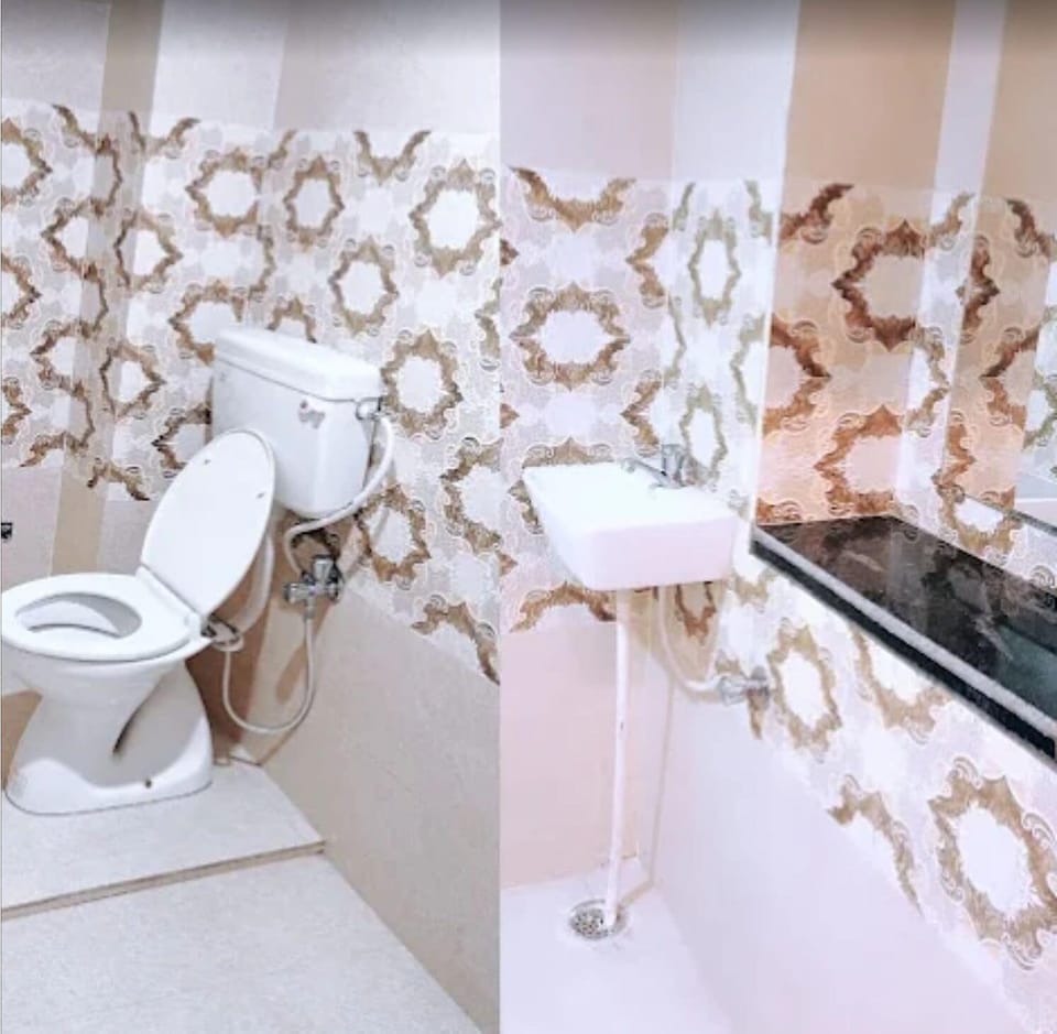 Towels, soap, shampoo, toilet paper
