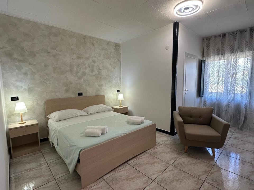 In-room safe, desk, iron/ironing board