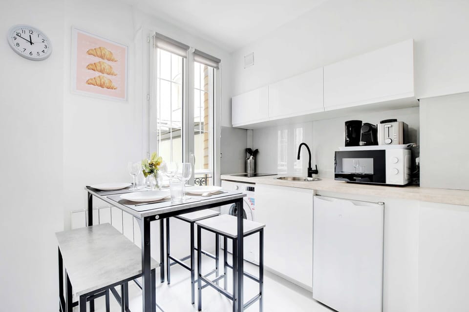 Apartment | Private kitchen | Fridge, microwave, oven, stovetop