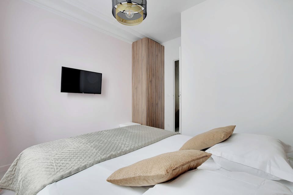 Apartment | 1 bedroom, laptop workspace, iron/ironing board, bed sheets