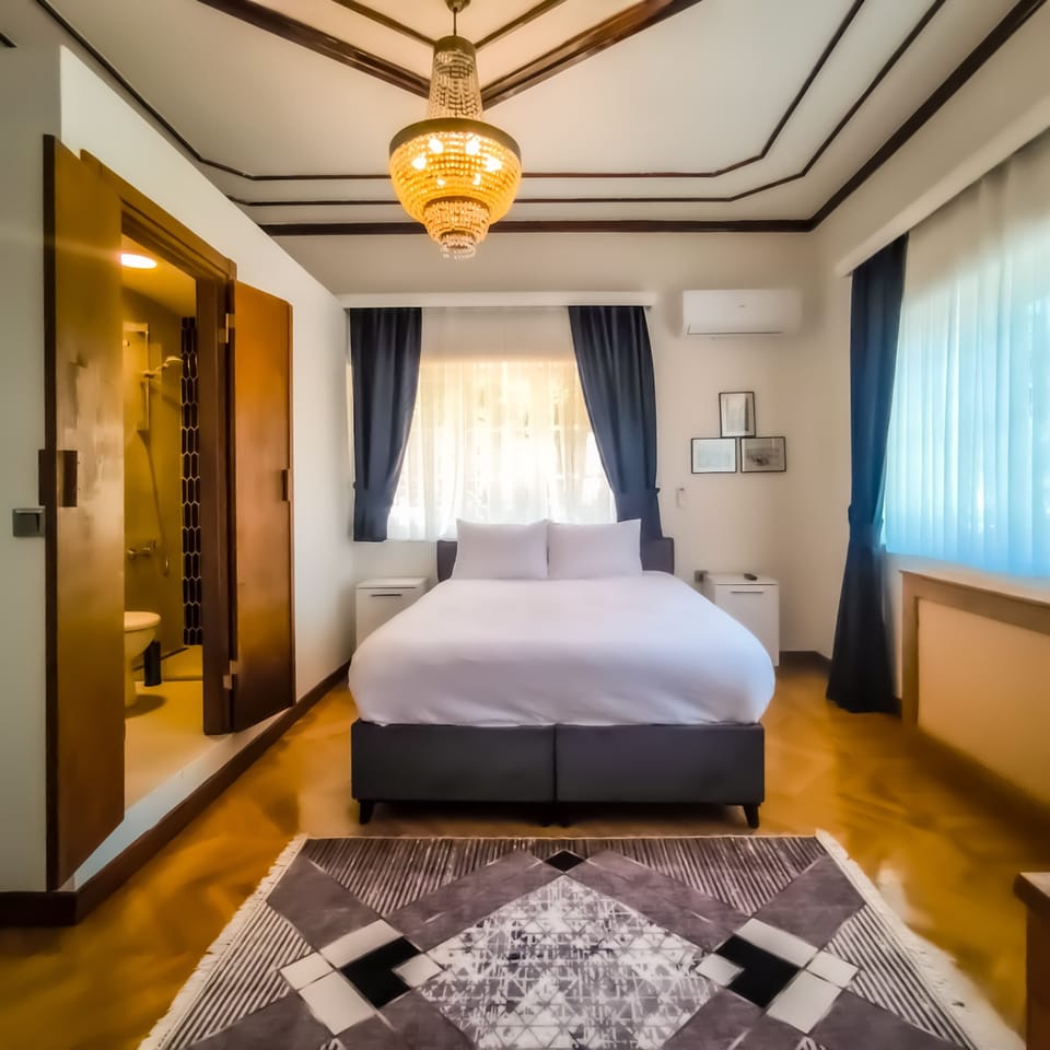 Deluxe Double Room, Courtyard View | Free minibar items, in-room safe, laptop workspace, blackout drapes