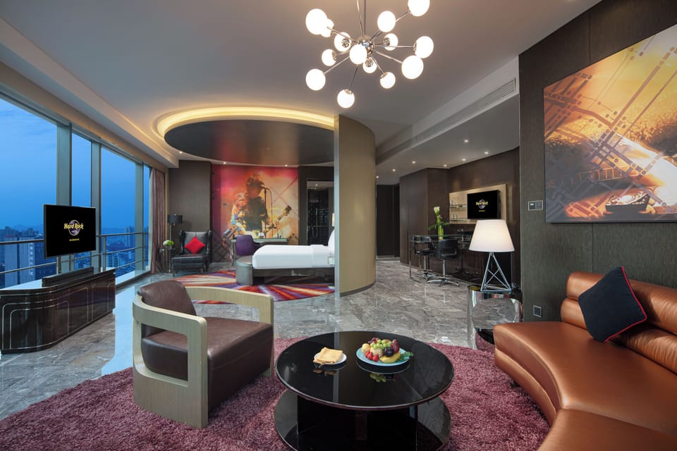 Studio Suite, 1 King Bed (Gold) | In-room safe, desk, laptop workspace, blackout drapes