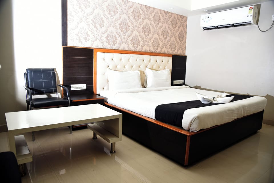 Deluxe Double Room | Desk, laptop workspace, WiFi (free)