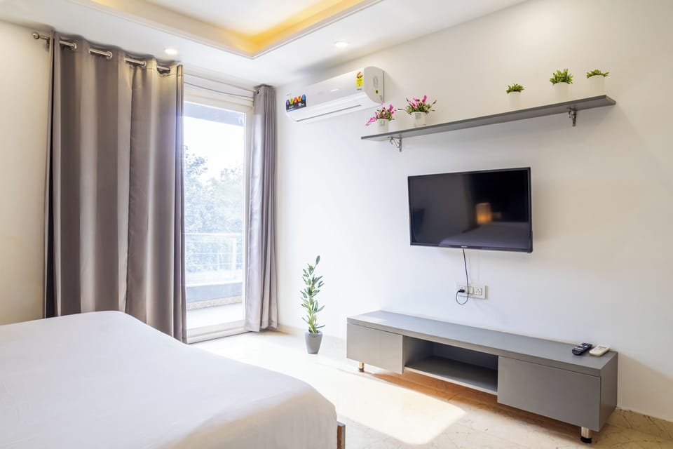 Studio, City View | In-room safe, desk, laptop workspace, blackout drapes