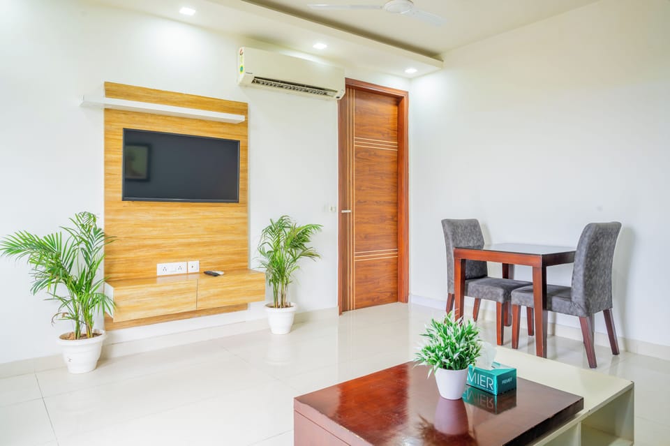 Studio, City View | Living area