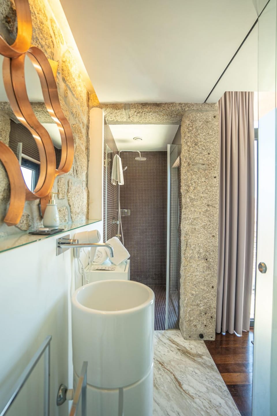 Double Room, 1 Double Bed | Bathroom | Shower, free toiletries, hair dryer, towels