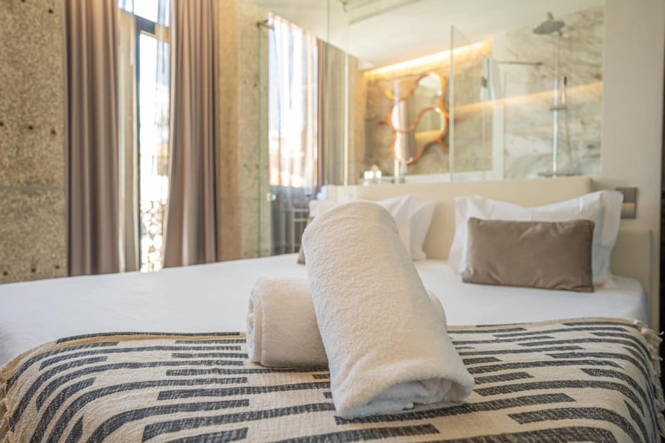 Double Room, 1 Double Bed | In-room safe, desk, blackout drapes, soundproofing
