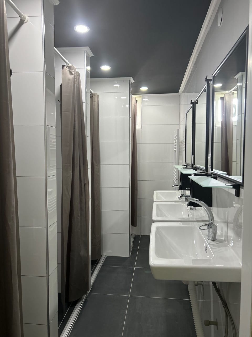 Shower, bidet, towels, soap