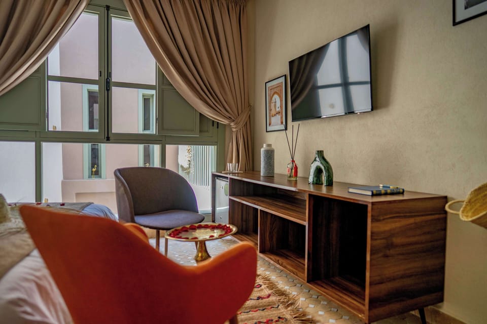 Deluxe Double Room | Iron/ironing board, free WiFi, bed sheets