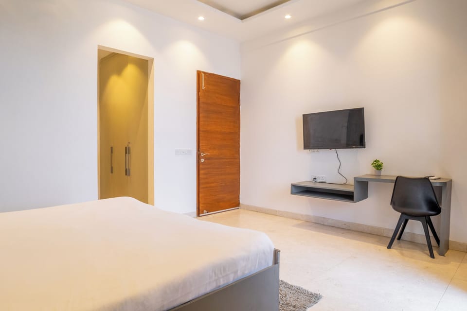 Studio, City View | In-room safe, desk, laptop workspace, blackout drapes