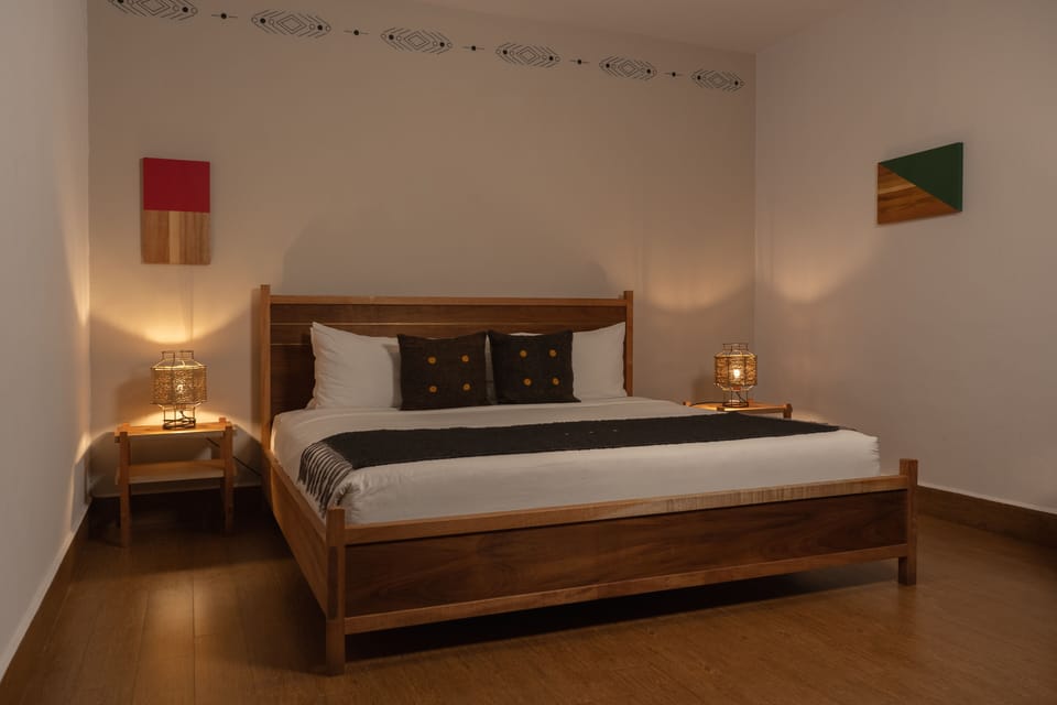 Superior Room, 1 King Bed | Premium bedding, in-room safe, iron/ironing board, WiFi (free)