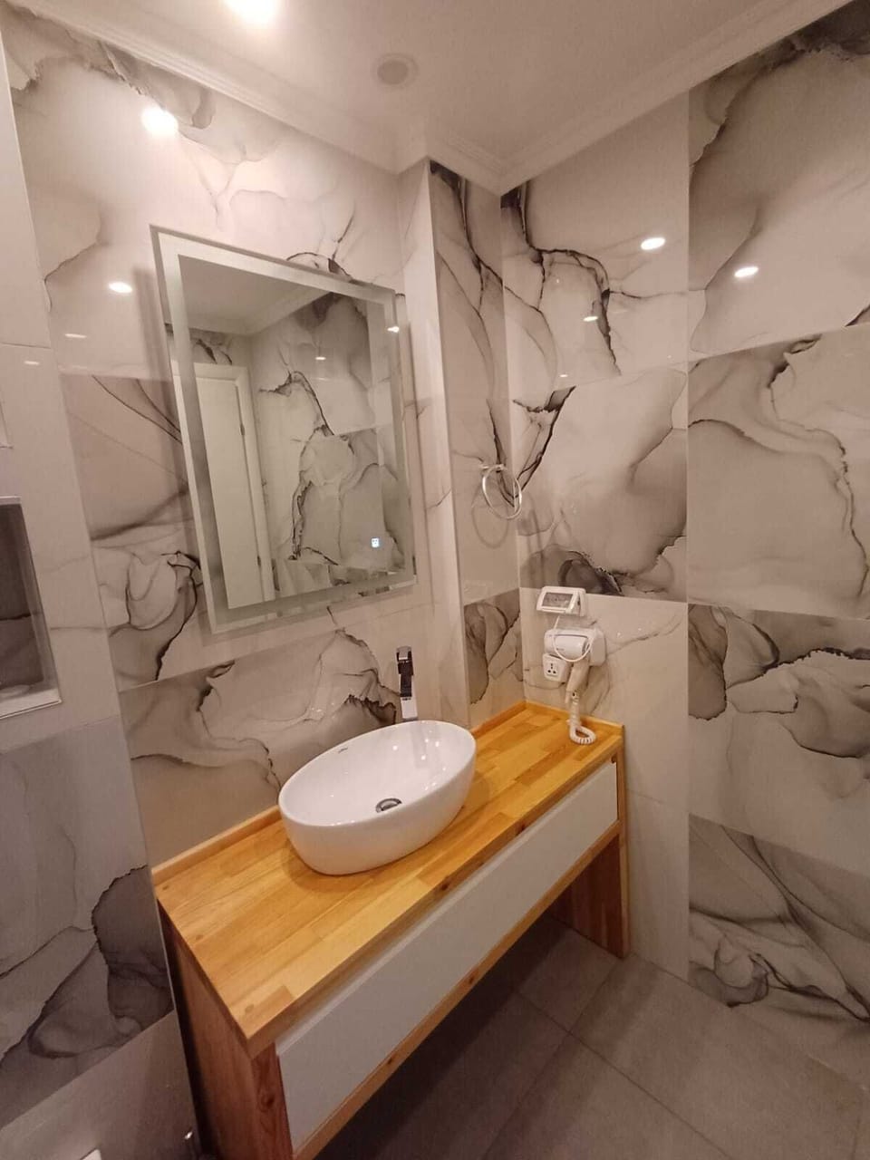 Deluxe Triple Room | Bathroom | Bidet