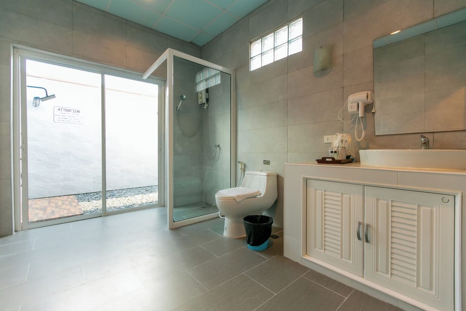 Villa Garden View Double or Twin Room | Bathroom | Shower, bidet, towels, soap