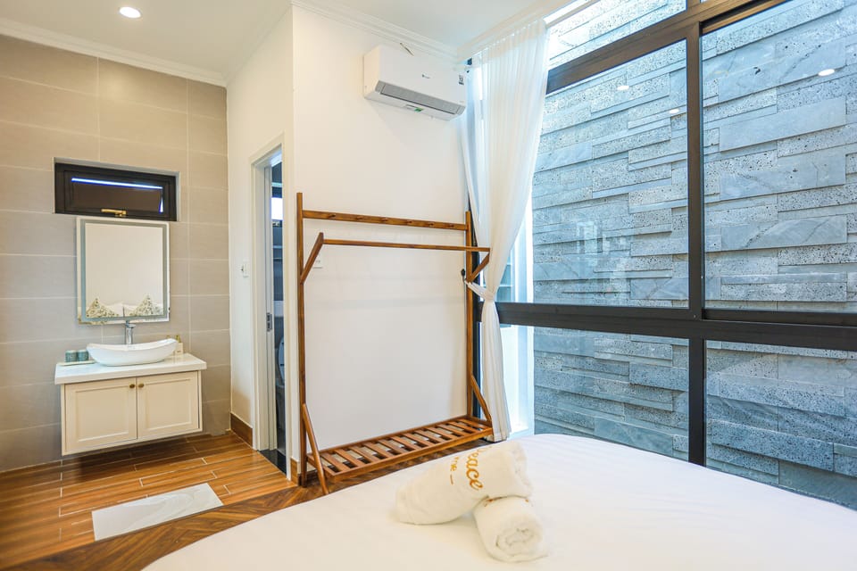 Basic Double Room, 1 Double Bed | Individually decorated, individually furnished, desk, soundproofing