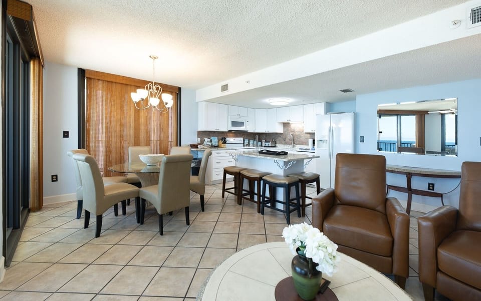 Condo, 3 Bedrooms | Interior