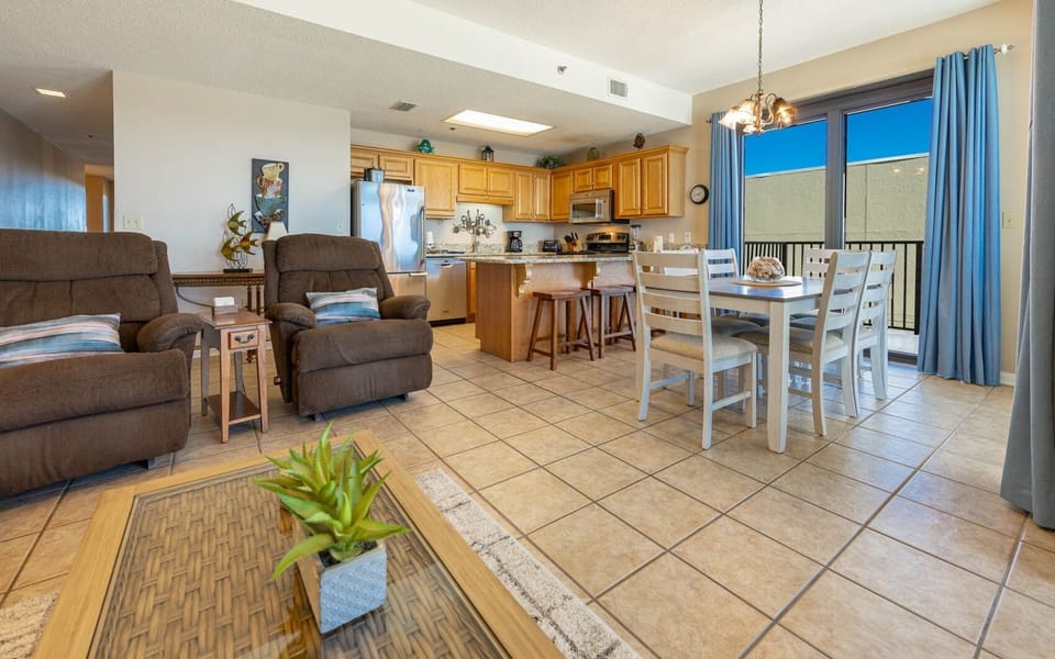 Condo, 3 Bedrooms | Interior