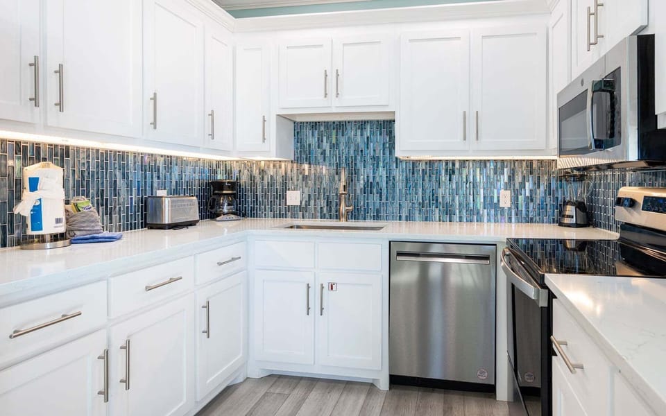 Condo, 1 Bedroom | Private kitchen | Coffee/tea maker, fridge, oven