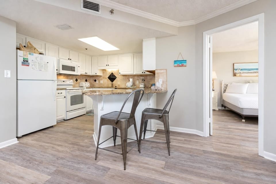 Condo, 3 Bedrooms | Private kitchen | Coffee/tea maker, fridge, oven