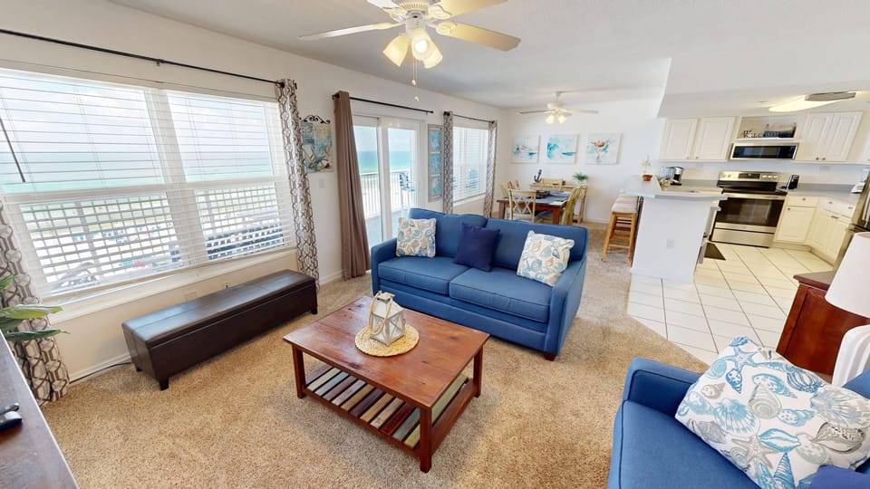 Condo, 2 Bedrooms | Living area