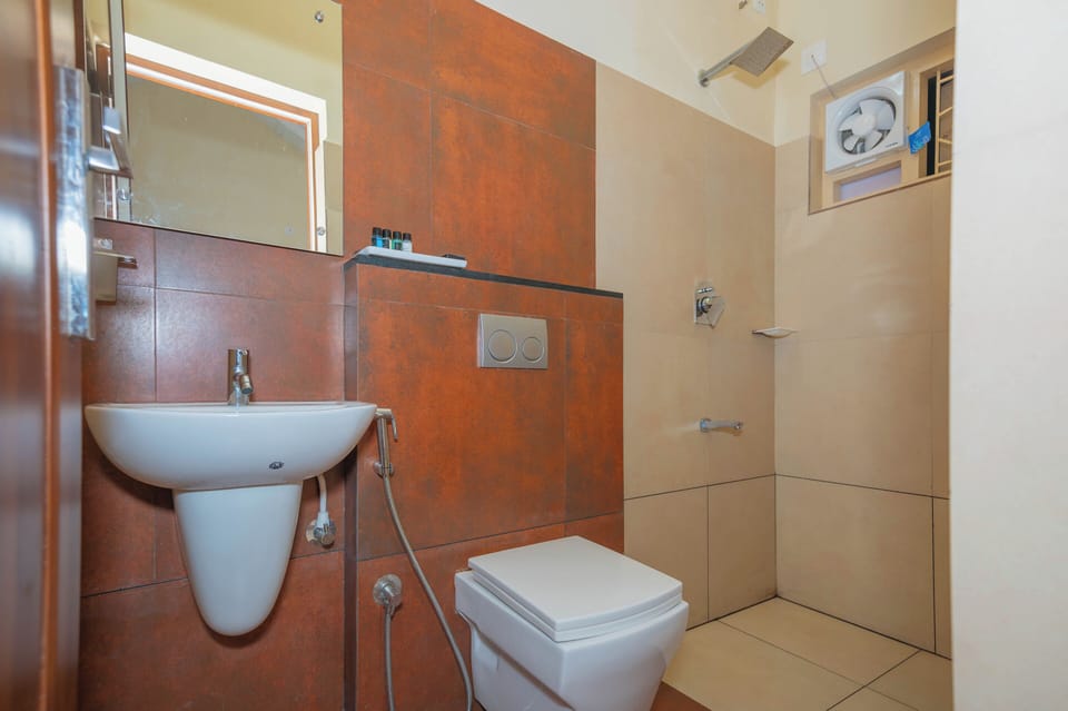 Premium Villa, 2 Bedrooms, Air conditioning, Garden View | Bathroom | Shower, free toiletries, towels, soap