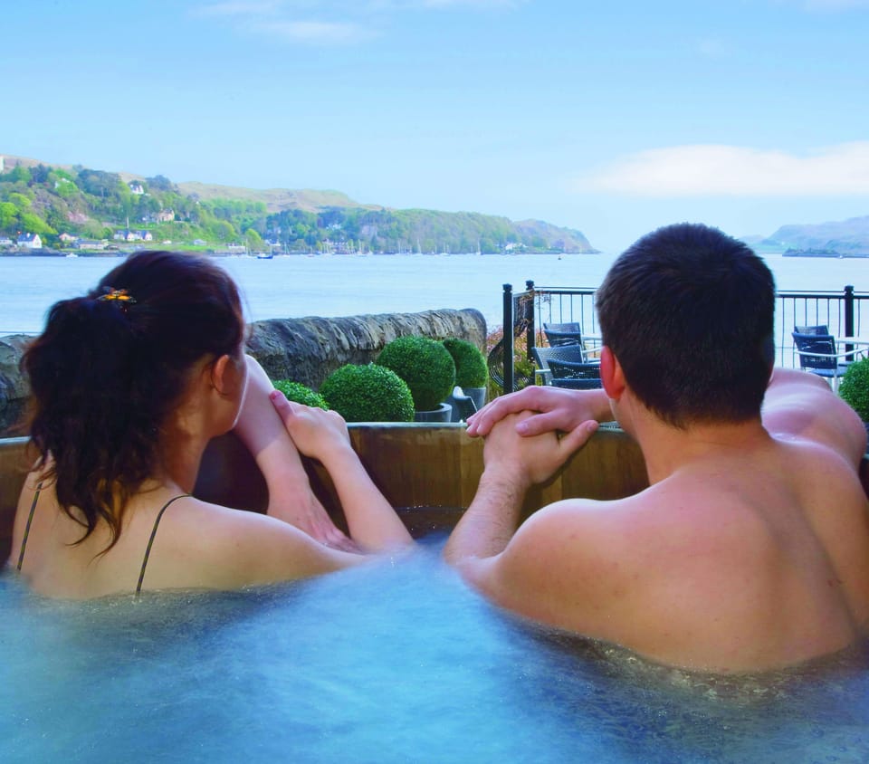 Couples treatment rooms, body treatments, hot stone massages