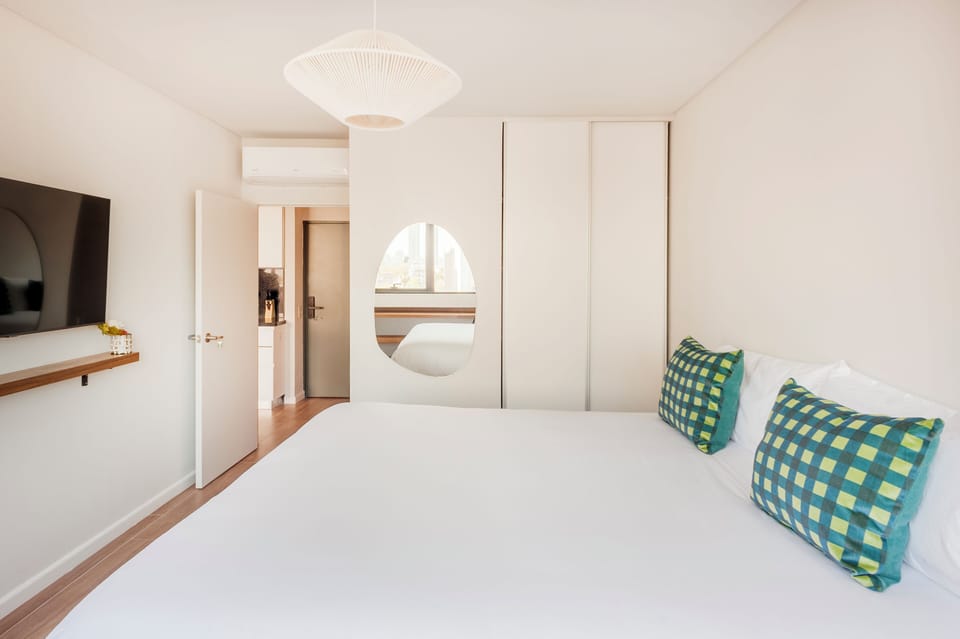 Superior Apartment, Canal View | Soundproofing, iron/ironing board, cribs/infant beds, free WiFi