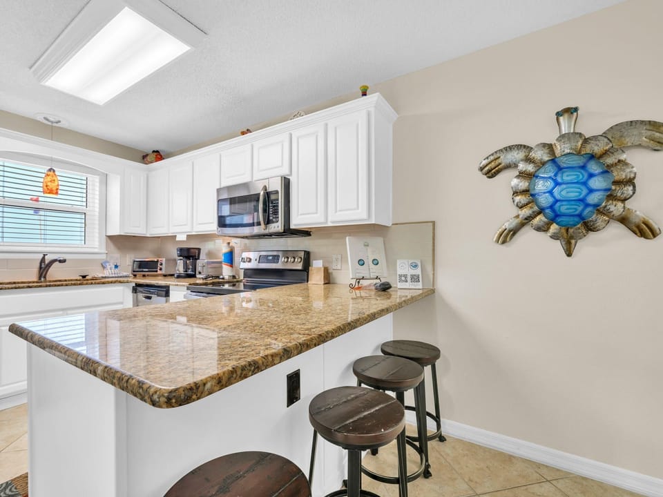 Condo, 1 King Bed with Sofa bed (Beachside Villas 613) | Private kitchen | Oven, toaster