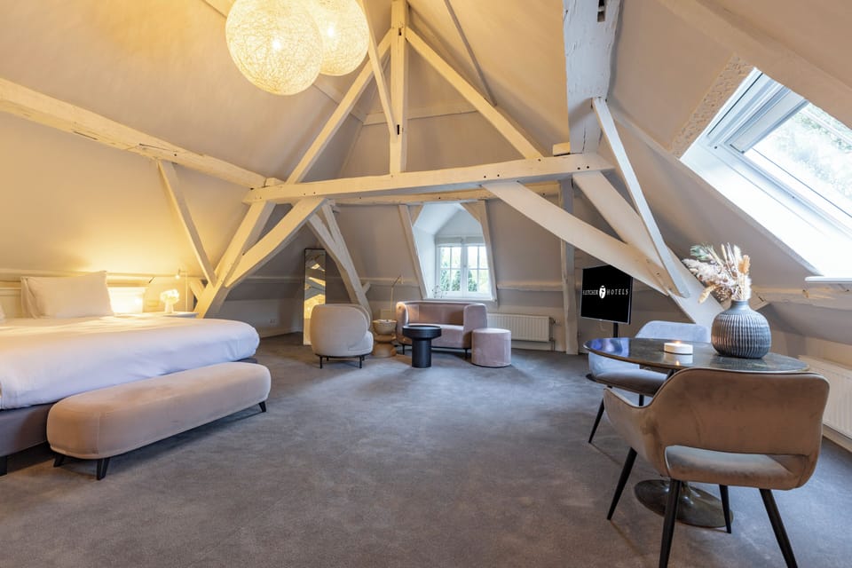 Honeymoon Suite | In-room safe, desk, blackout drapes, free WiFi