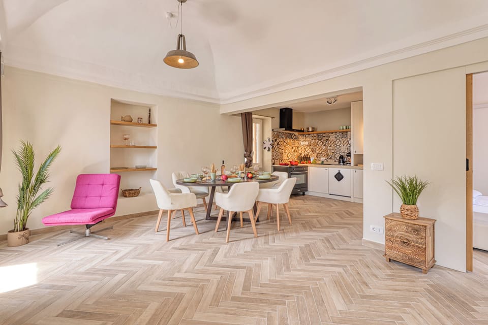 Honeymoon Apartment, 3 Bedrooms (Boutique Apartment Casa Del Giudice) | Dining