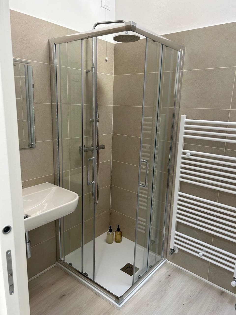 Double or Twin Room, Pets Not Allowed, Garden View | Bathroom | Slippers