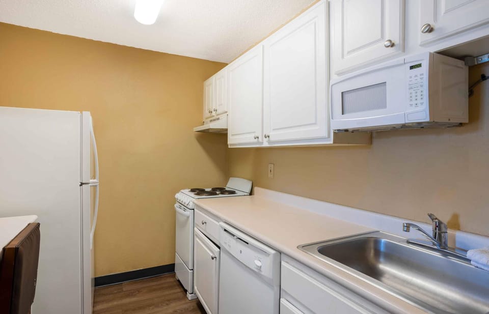 Deluxe Studio, Multiple Beds, Non Smoking | Private kitchen | Full-size fridge, microwave, stovetop, coffee/tea maker