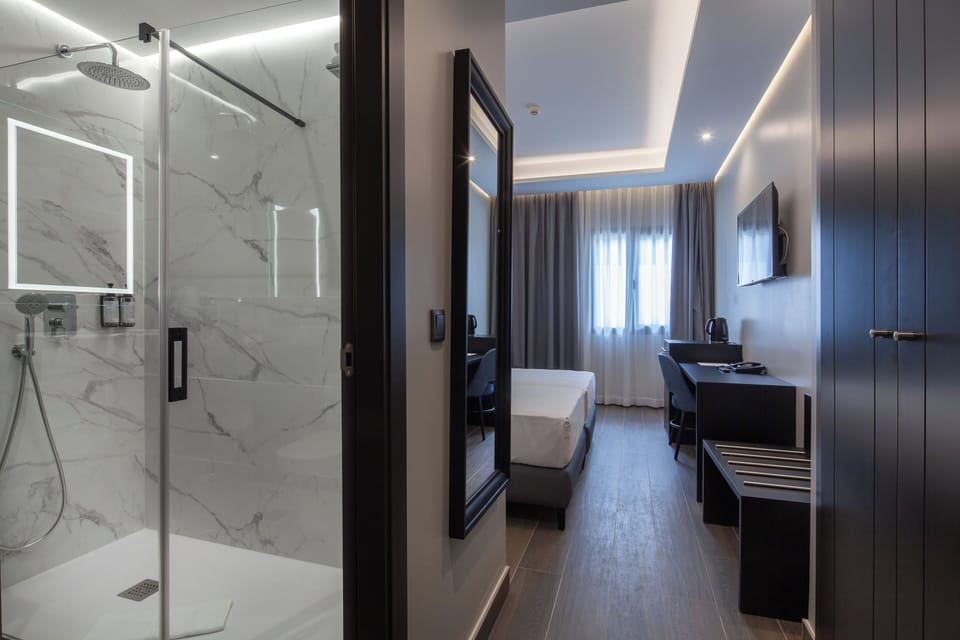 Double Room, Courtyard View | Minibar, in-room safe, desk, laptop workspace