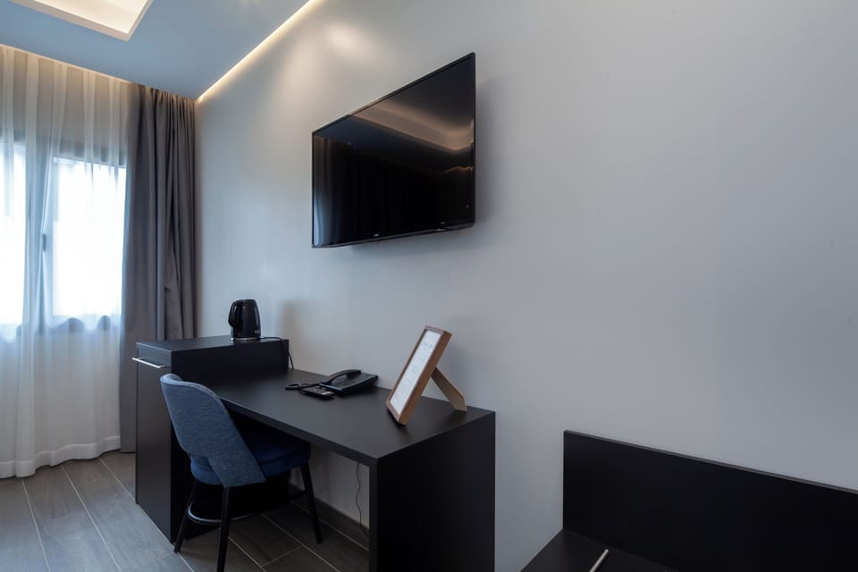 Double Room, Courtyard View | Minibar, in-room safe, desk, laptop workspace