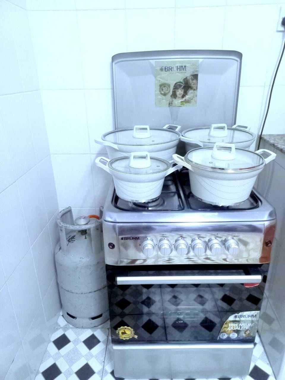 Deluxe Apartment, City View | Private kitchen | Fridge, microwave, cookware/dishes/utensils