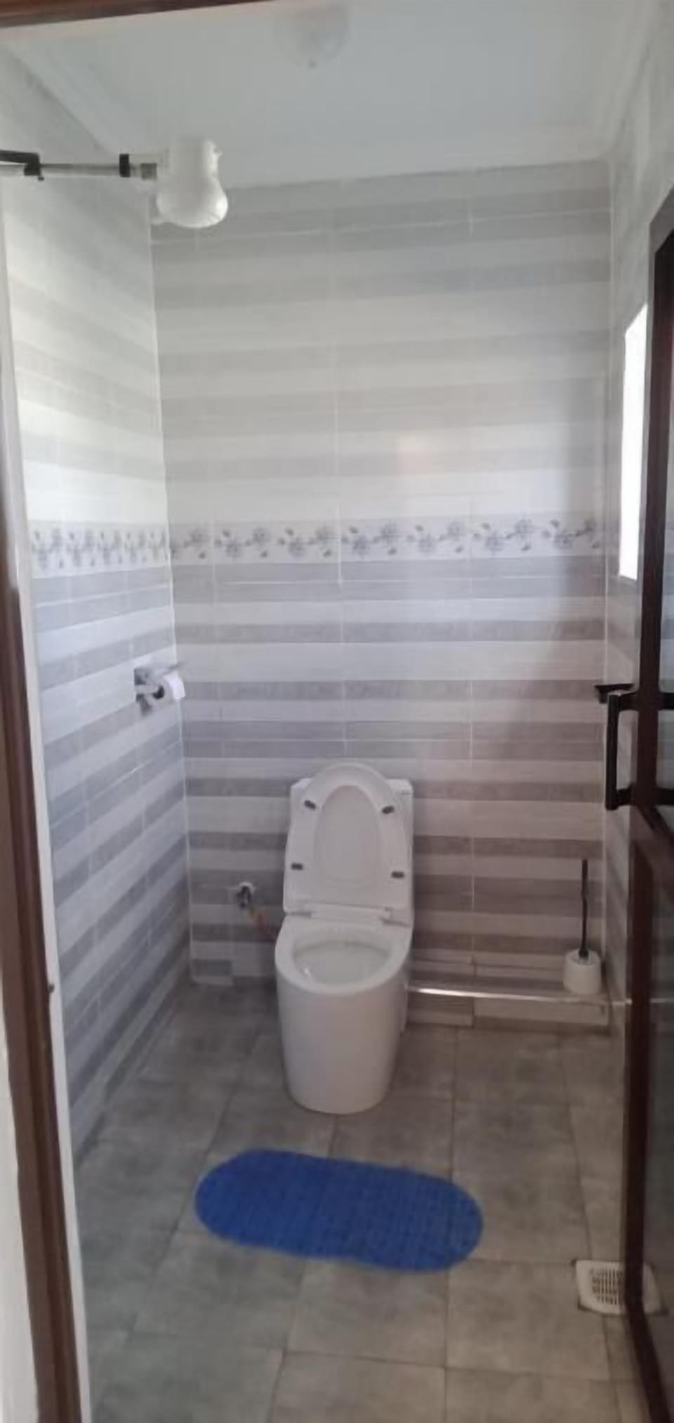 Shower, free toiletries, bathrobes, slippers