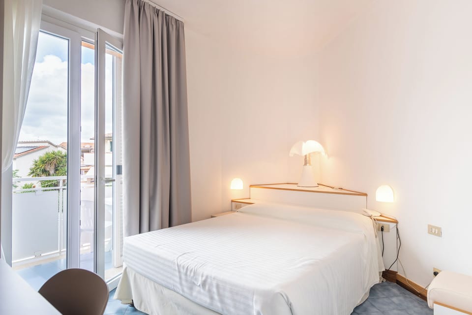 Family Room | Minibar, in-room safe, desk, soundproofing