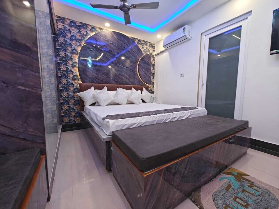 Classic Double Room | Desk, iron/ironing board, free WiFi