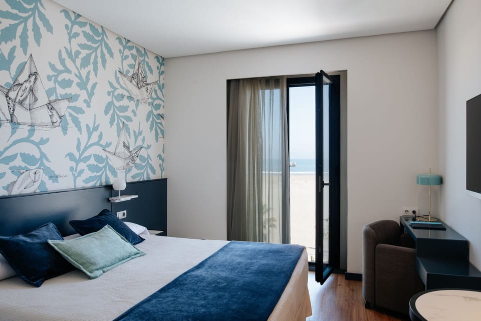 Double Room, Sea View | Minibar, in-room safe, desk, blackout drapes