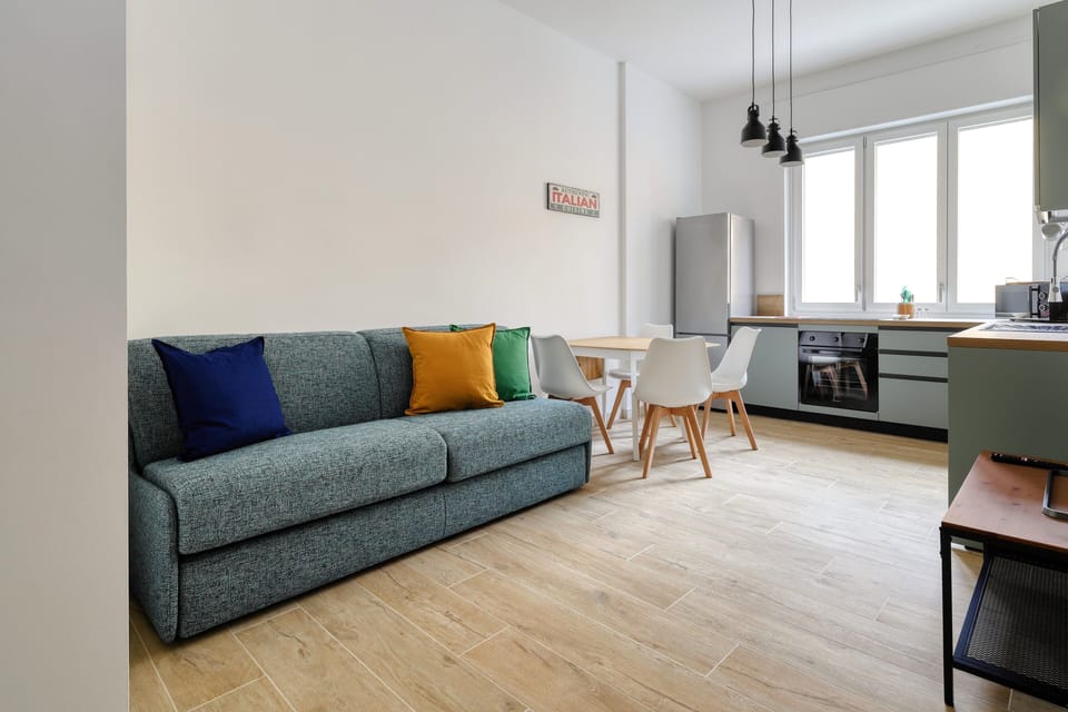 Apartment, 2 Bedrooms, 2 Bathrooms | Living area | 32-inch LED TV with digital channels