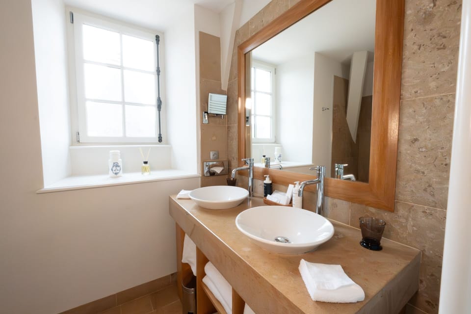Room (Tradition) | Bathroom | Free toiletries, hair dryer, bathrobes, slippers