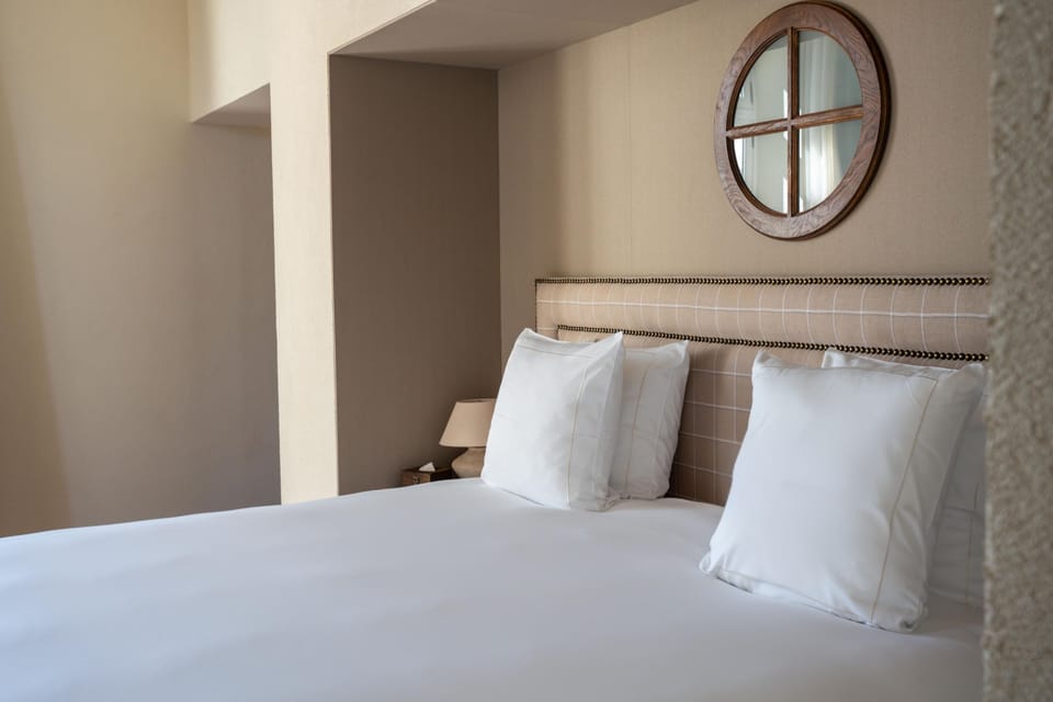 Room (Prestige) | Minibar, in-room safe, desk, free WiFi