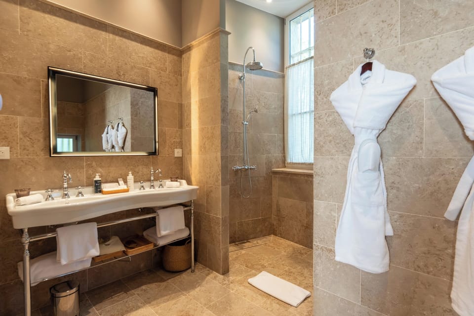 Room (Prestige) | Bathroom | Free toiletries, hair dryer, bathrobes, slippers